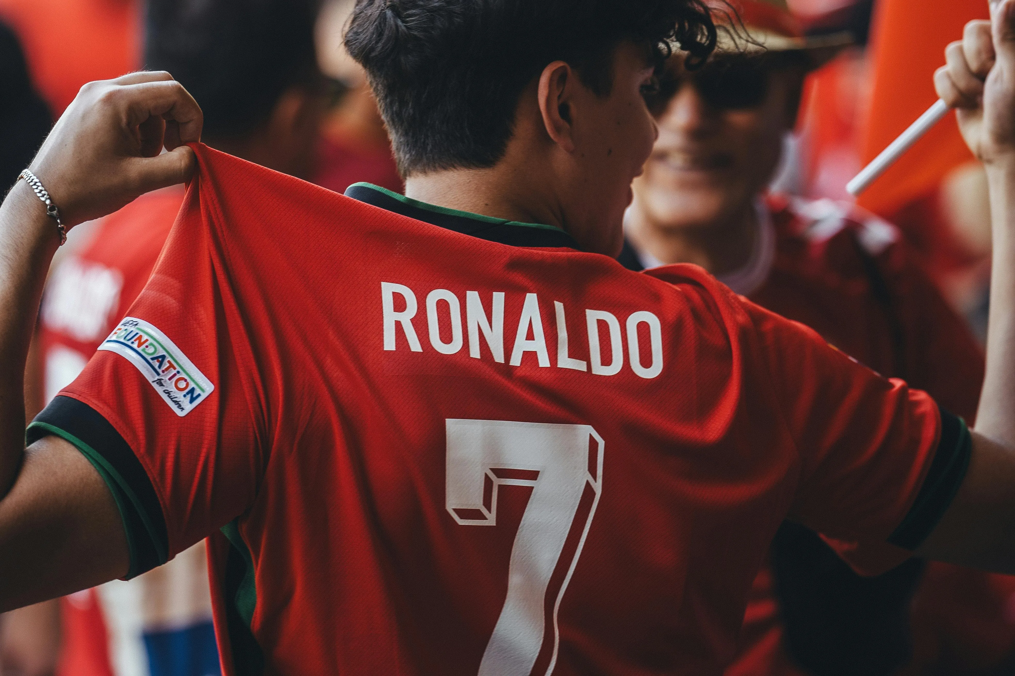 How to Meet or Contact Cristiano Ronaldo: In Person, Online, or via Mail